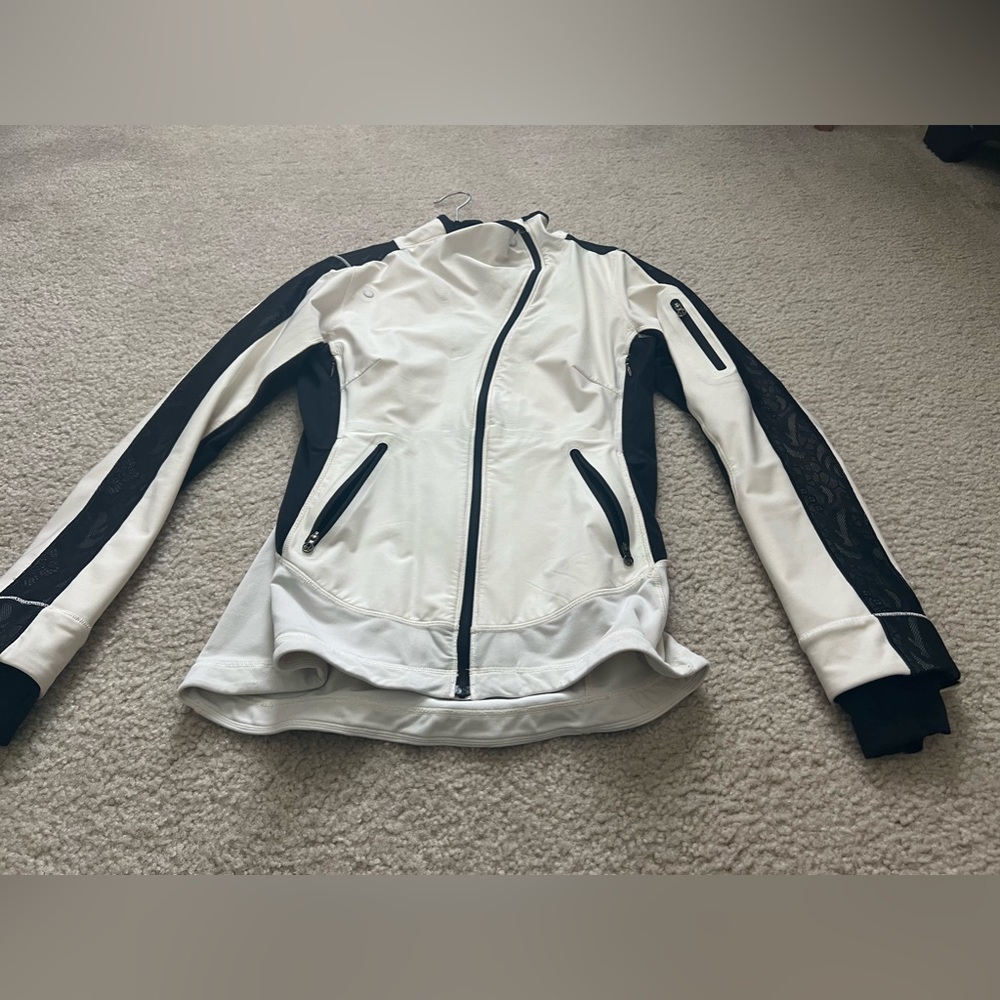 Lululemon jacket, size 6